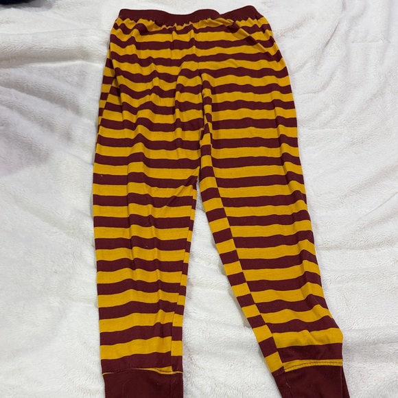 Harry Potter Kids' Maroon and Gold Pajama Set - Picture 5 of 6